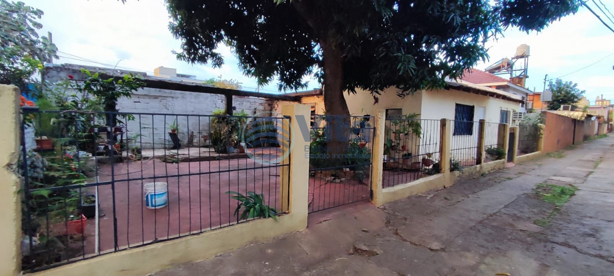 CASA EN VENTA A RECICLAR Z/AV. LAVALLE Y AV. T. TACUARI