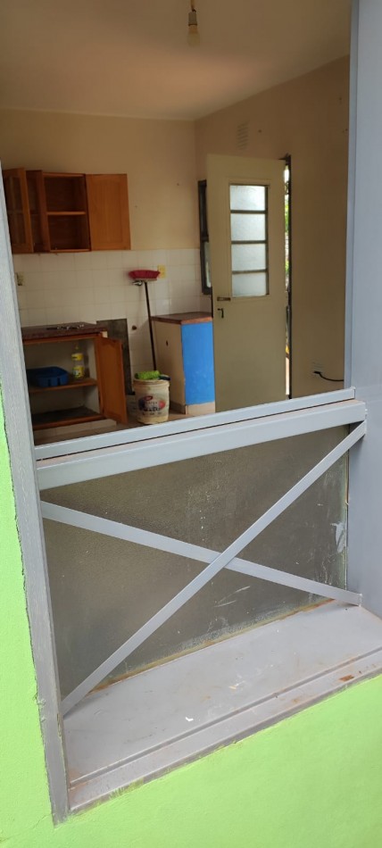 ALQUILA CASA 2 DORMI Z/JAURETCHE Y AV.QUARANTA B° 20 VIVIENDAS 