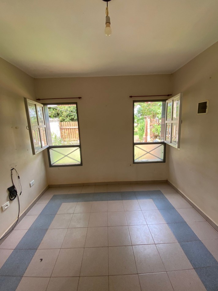 ALQUILA CASA 2 DORMI Z/JAURETCHE Y AV.QUARANTA B° 20 VIVIENDAS 