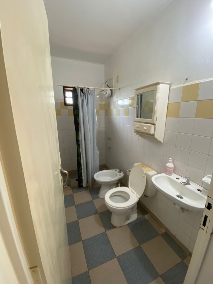 ALQUILA CASA 2 DORMI Z/JAURETCHE Y AV.QUARANTA B° 20 VIVIENDAS 