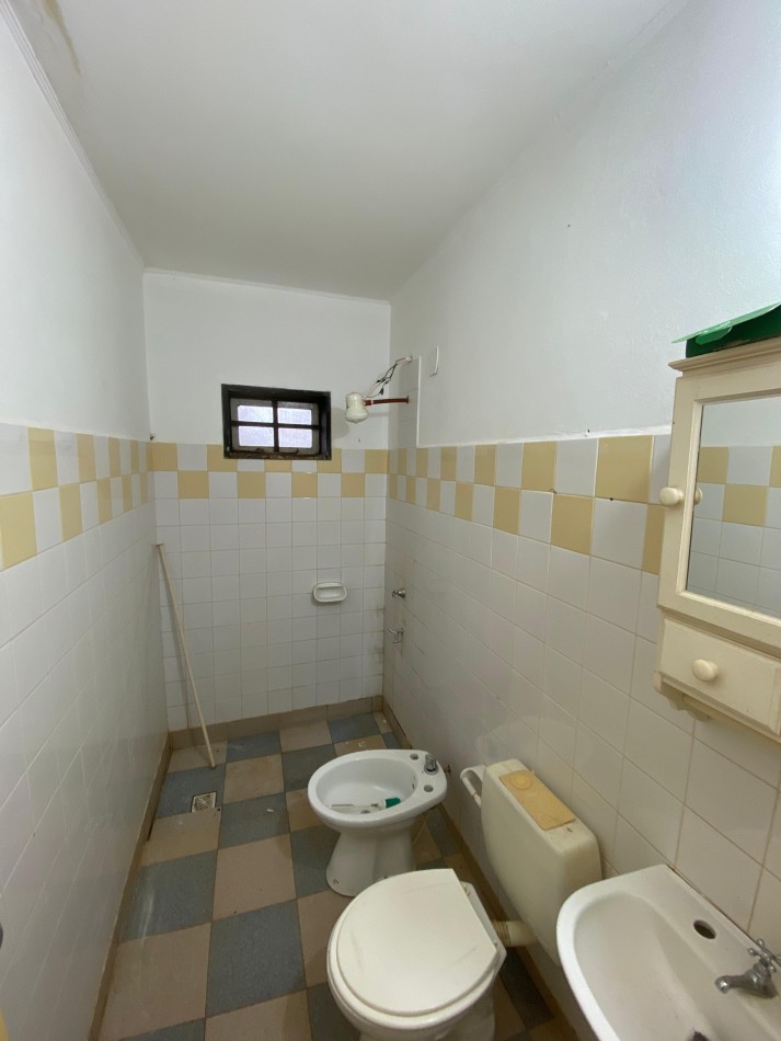 ALQUILA CASA 2 DORMI Z/JAURETCHE Y AV.QUARANTA B° 20 VIVIENDAS 