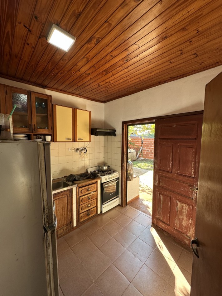 CASA EN VENTA CON AMPLIO TERRENO EN ESQUINA   B° ALTOS DE BELLA VISTA
