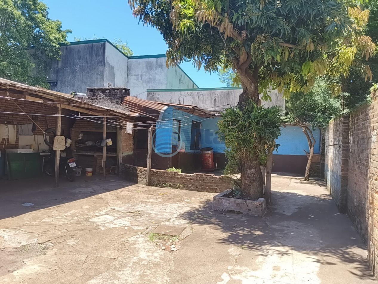 TERRENO EN VENTA CON CASA A RECICLAR  Z/ F. AMEGHINO Y FCO. DE HARO